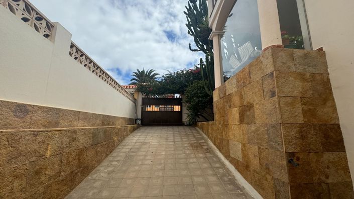 Image No.17-4 Bed Property for sale