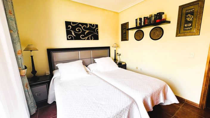 Image No.20-4 Bed Property for sale