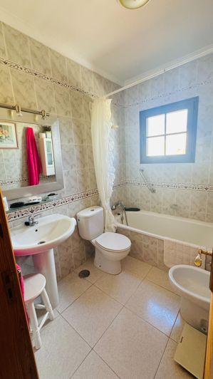 Image No.25-4 Bed Property for sale