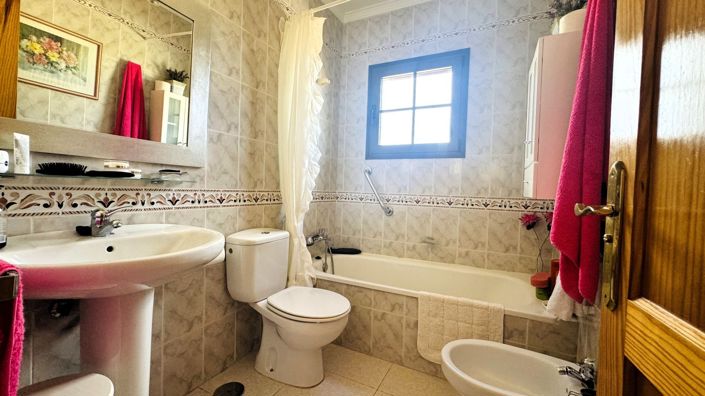 Image No.26-4 Bed Property for sale