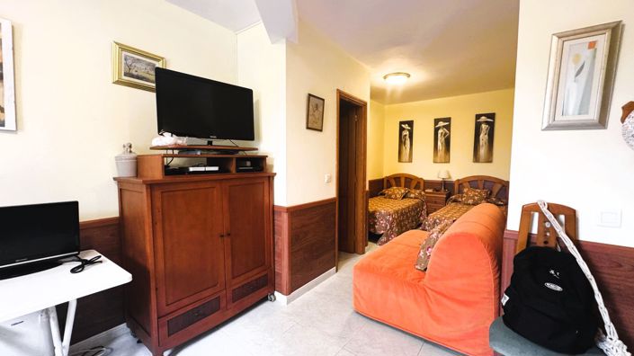 Image No.30-4 Bed Property for sale