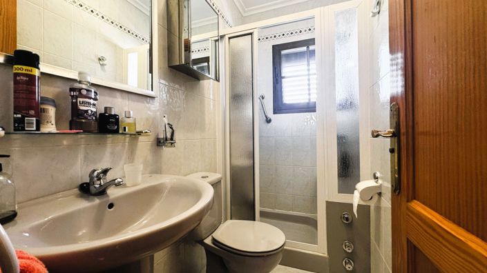 Image No.33-4 Bed Property for sale