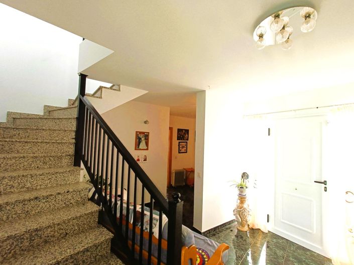 Image No.11-3 Bed Property for sale