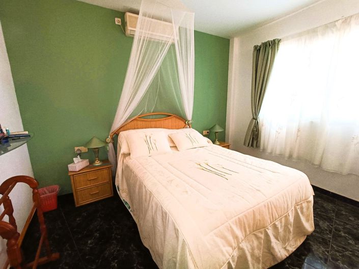 Image No.13-3 Bed Property for sale