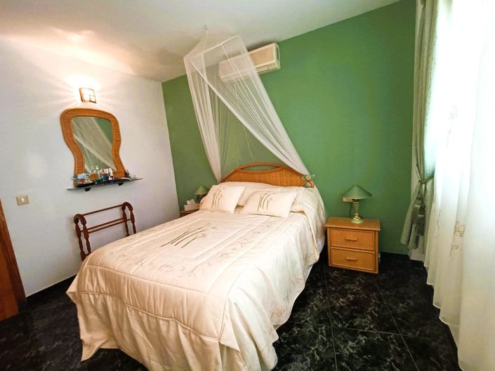 Image No.15-3 Bed Property for sale