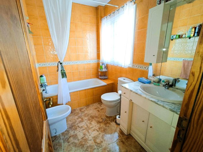 Image No.20-3 Bed Property for sale