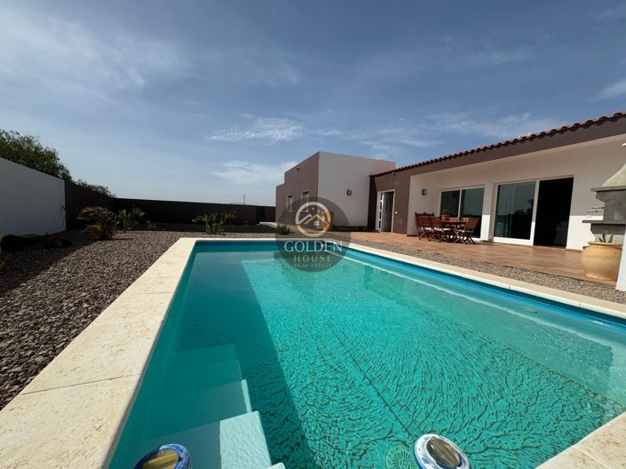 Image No.1-4 Bed Property for sale