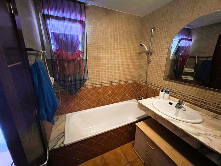 Image No.11-3 Bed Property for sale