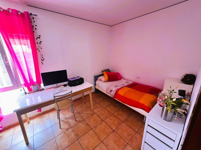 Image No.17-3 Bed Property for sale