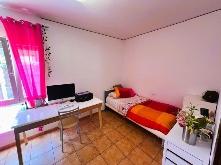 Image No.18-3 Bed Property for sale