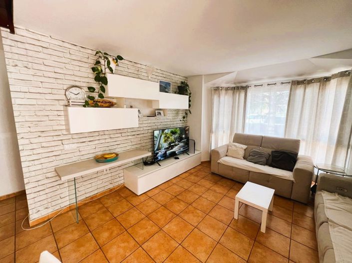 Image No.6-3 Bed Property for sale