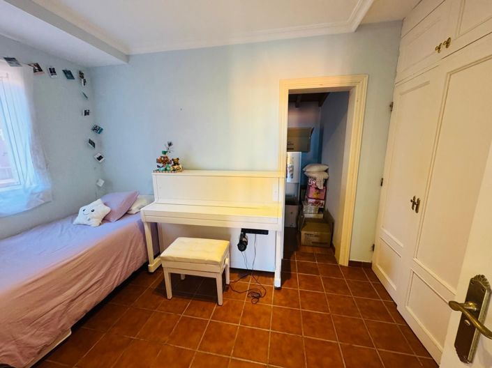 Image No.15-3 Bed Property for sale