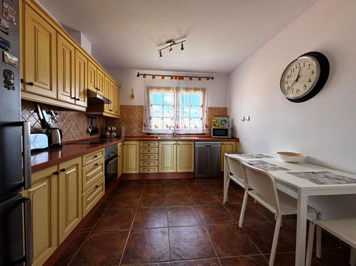 Image No.12-3 Bed Property for sale