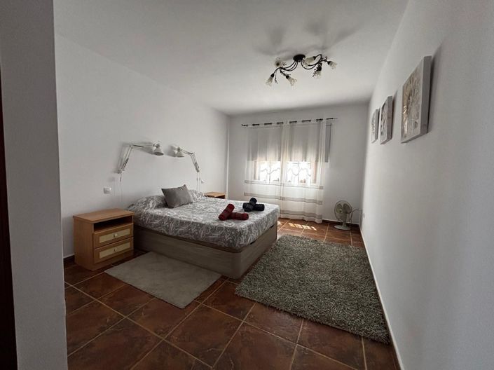 Image No.16-3 Bed Property for sale