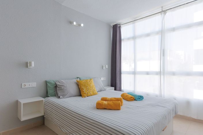 Image No.10-1 Bed Property for sale