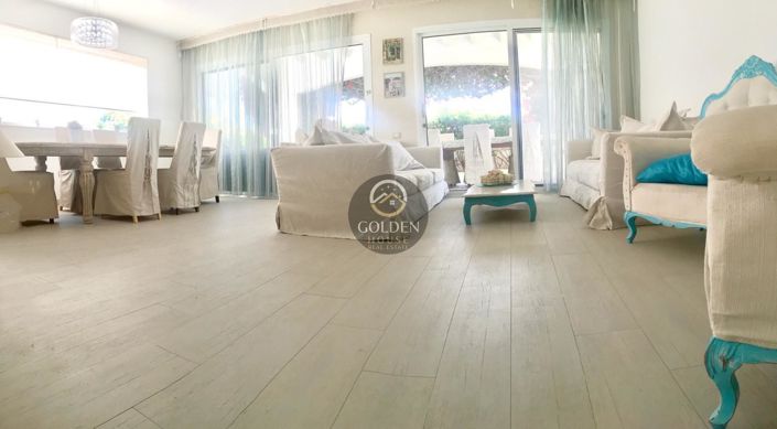 Image No.12-5 Bed Property for sale