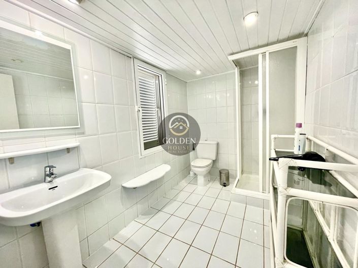 Image No.15-5 Bed Property for sale