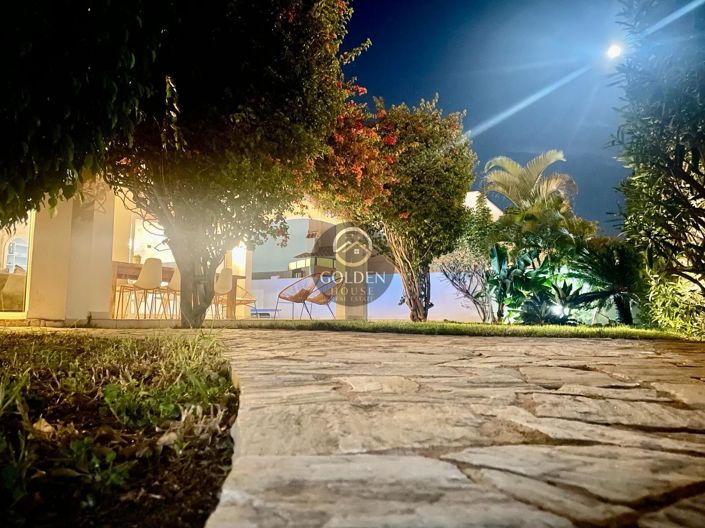 Image No.5-5 Bed Property for sale