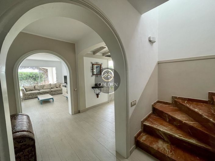 Image No.9-5 Bed Property for sale