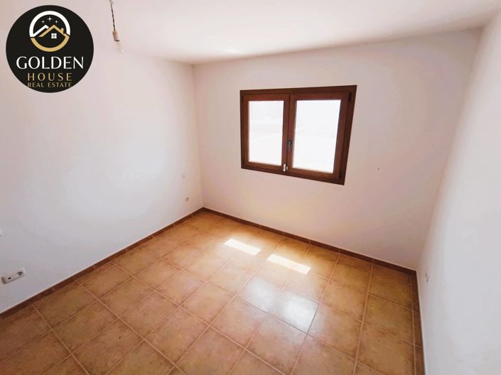 Image No.10-3 Bed Property for sale