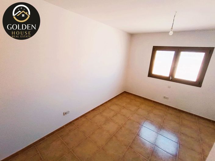 Image No.12-3 Bed Property for sale