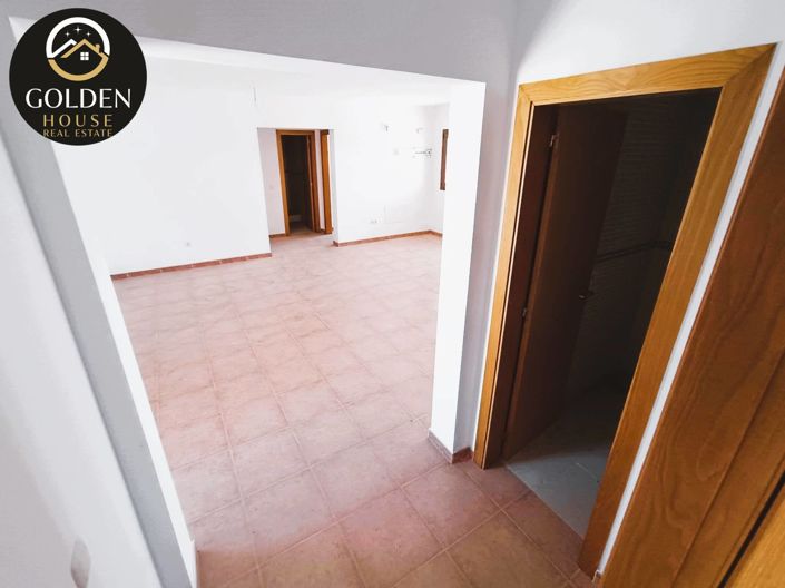 Image No.14-3 Bed Property for sale