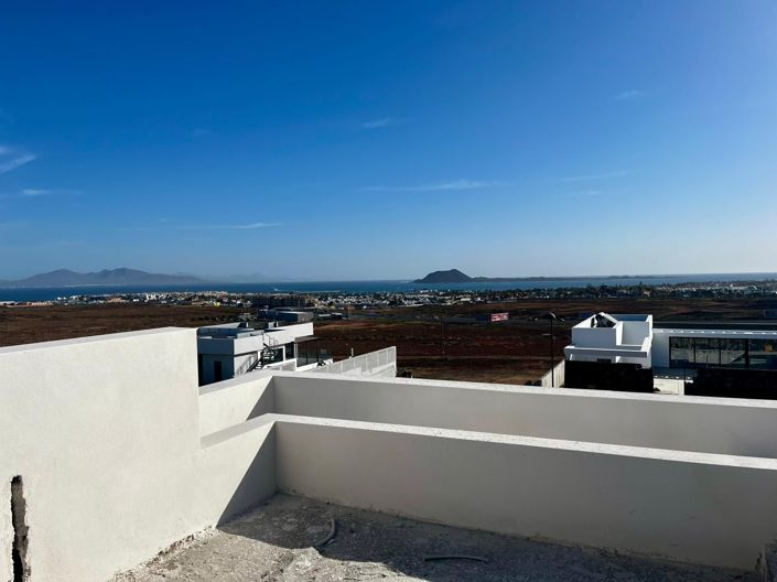 Image No.8-3 Bed Property for sale