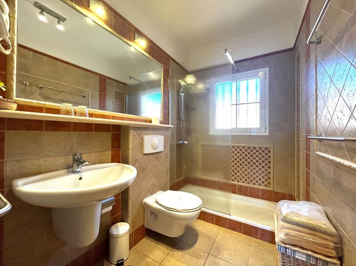 Image No.15-3 Bed Property for sale