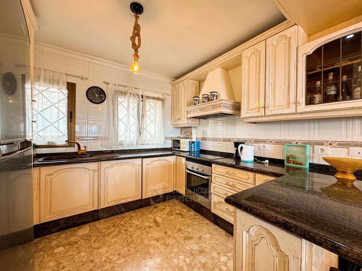 Image No.16-4 Bed Property for sale