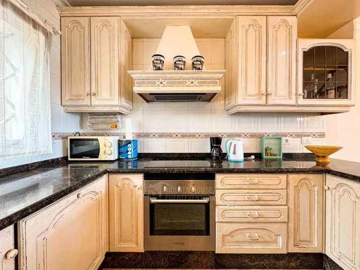 Image No.18-4 Bed Property for sale