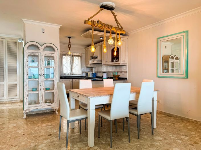 Image No.25-4 Bed Property for sale