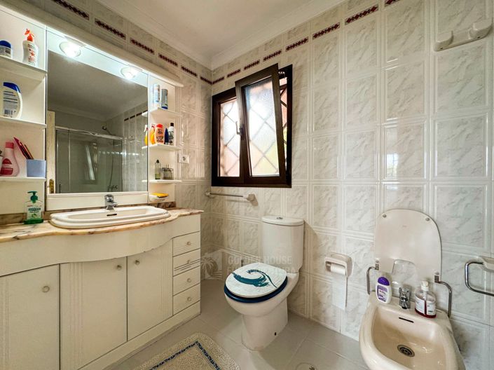 Image No.40-4 Bed Property for sale