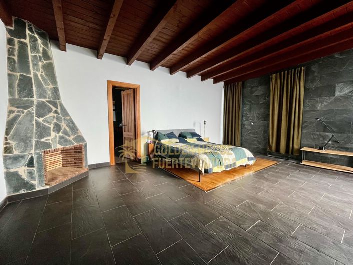 Image No.11-5 Bed Property for sale