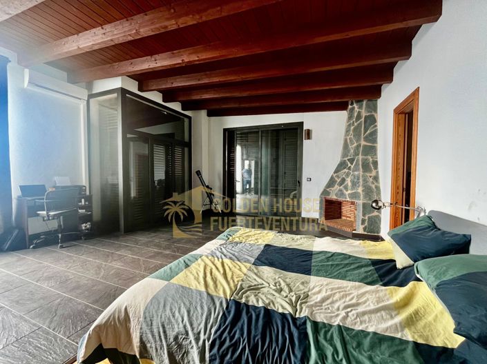 Image No.12-5 Bed Property for sale