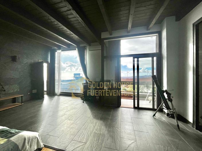 Image No.15-5 Bed Property for sale