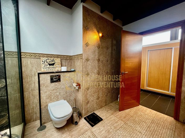 Image No.25-5 Bed Property for sale