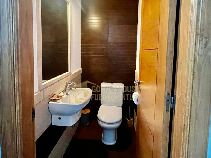 Image No.27-5 Bed Property for sale