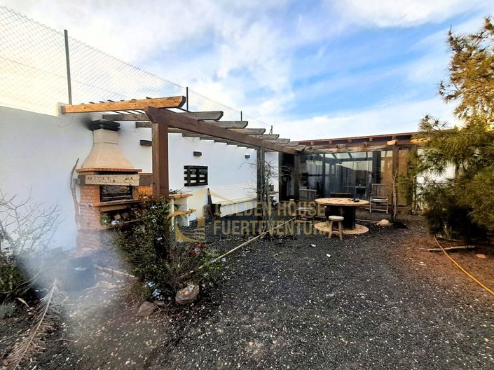 Image No.28-5 Bed Property for sale