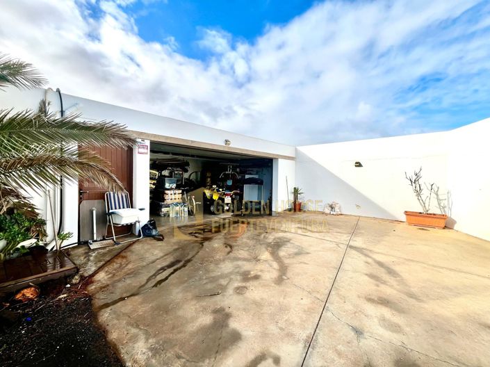 Image No.32-5 Bed Property for sale