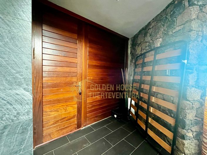 Image No.37-5 Bed Property for sale