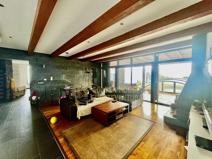 Image No.5-5 Bed Property for sale