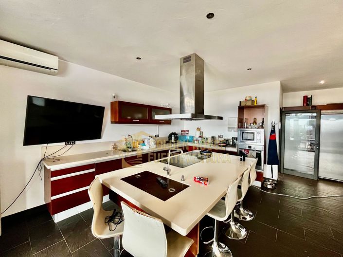 Image No.8-5 Bed Property for sale