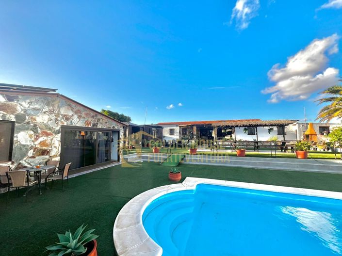 Image No.1-5 Bed Property for sale