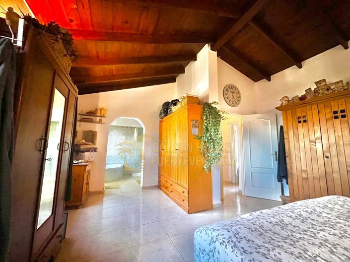 Image No.11-5 Bed Property for sale