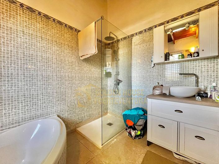 Image No.15-5 Bed Property for sale