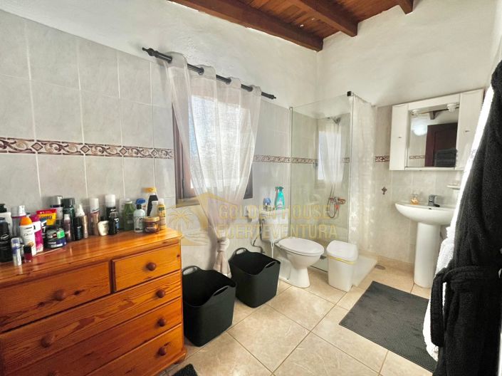 Image No.33-5 Bed Property for sale