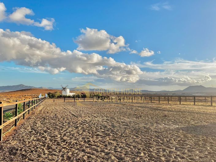 Image No.35-5 Bed Property for sale