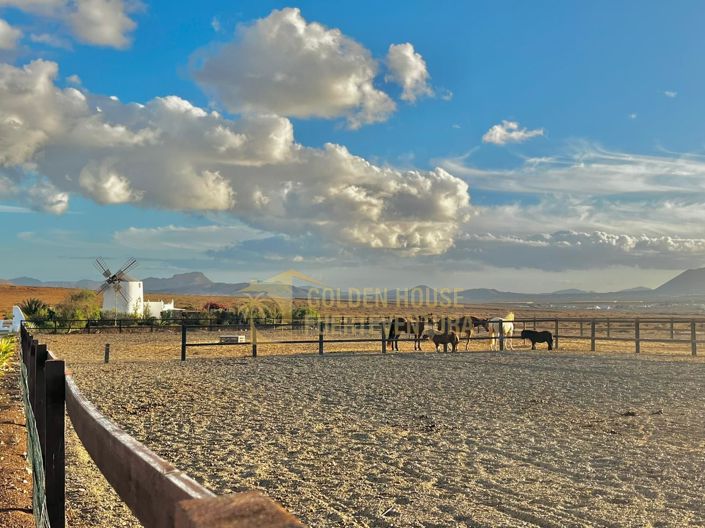 Image No.36-5 Bed Property for sale