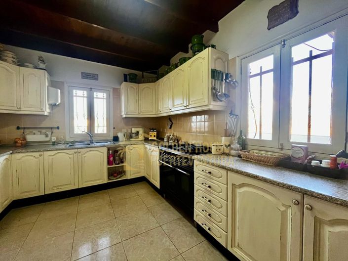 Image No.5-5 Bed Property for sale