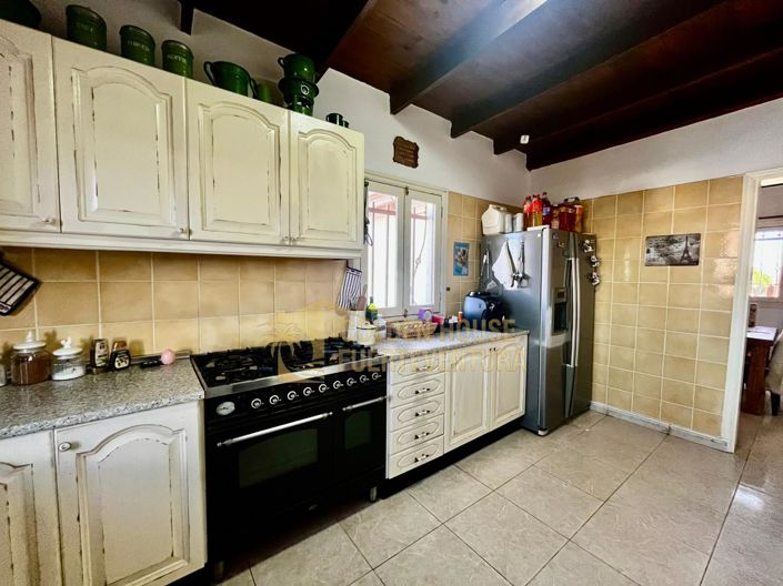 Image No.6-5 Bed Property for sale